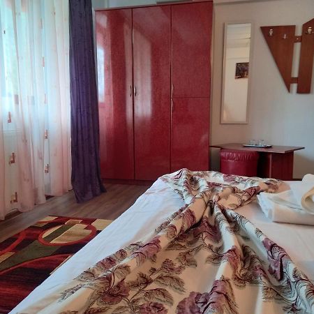 Hotel Elite 伯伊莱海尔库拉内 外观 照片